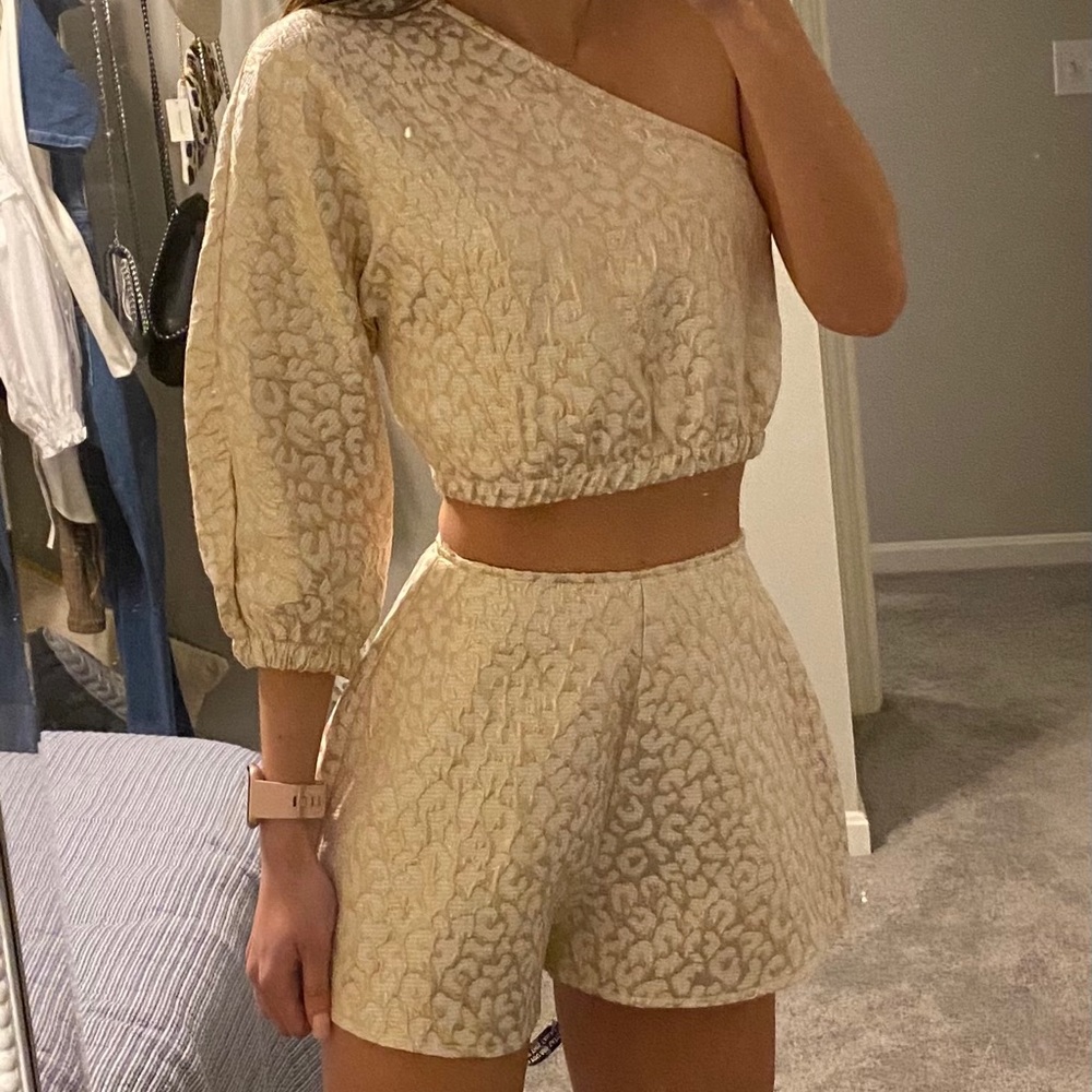 ❌SOLD ON MY CURTSY ❌ PLT Gold Cheetah Two Piece - Picture 6 of 11